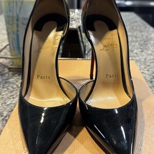 Christian Louboutin Black Patent Leather Heels
Ibiza 100 patent leather